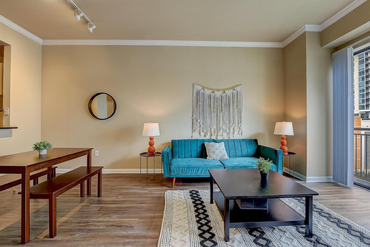 Frontdesk Oakwood Residence Apts Uptown Dallas Dış mekan fotoğraf