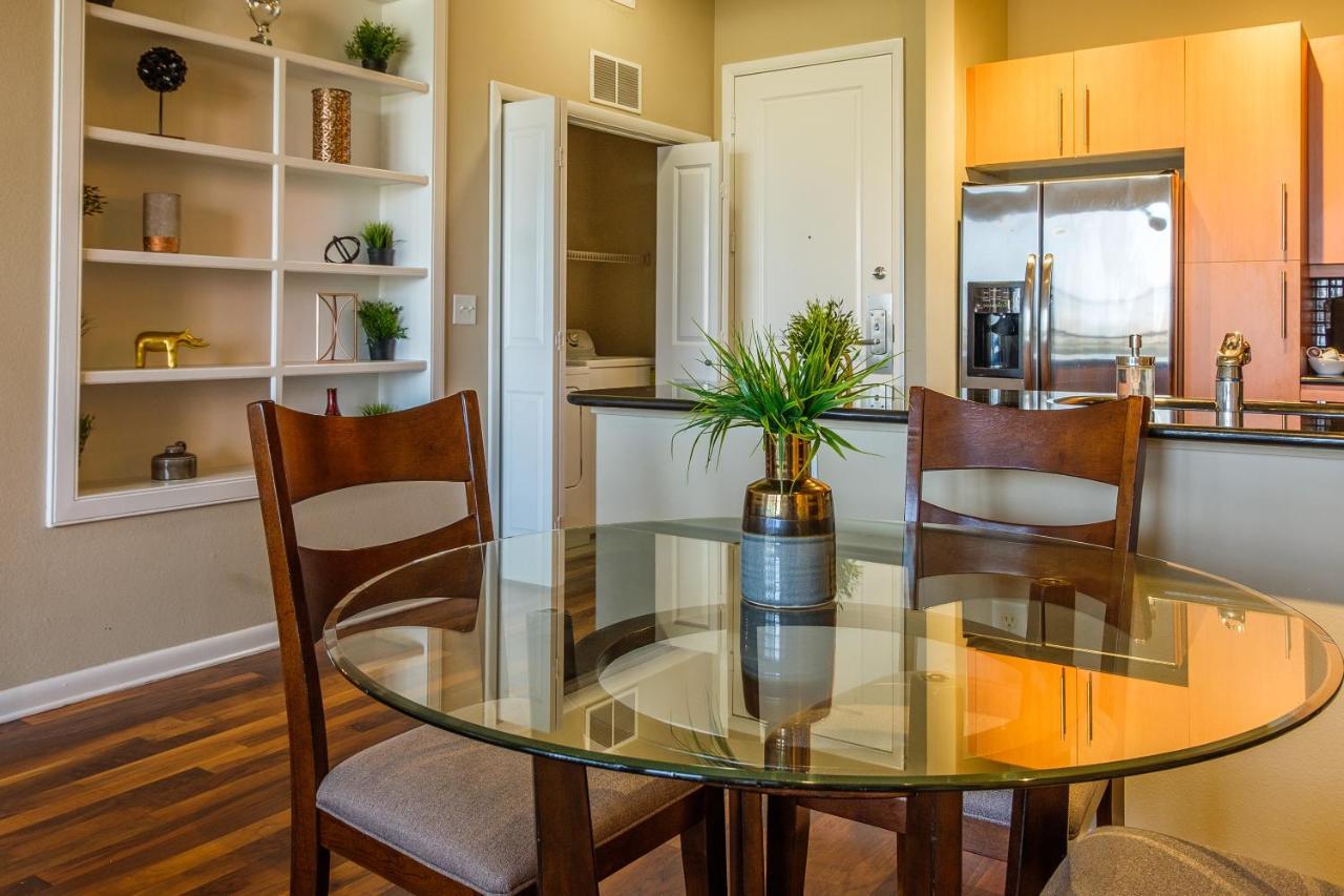 Frontdesk Oakwood Residence Apts Uptown Dallas Dış mekan fotoğraf