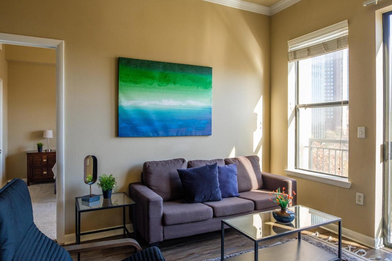 Frontdesk Oakwood Residence Apts Uptown Dallas Dış mekan fotoğraf